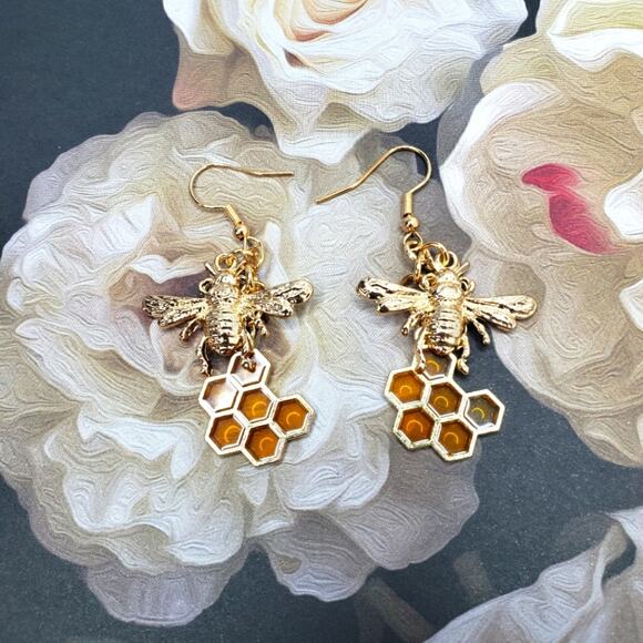Hand-Crafted Bee with Honey-Comb Gold Toned Earrings 925 Ear Hooks - Picture 4 of 5